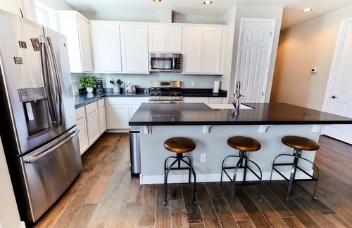 Flagstaff Haus | Willkommen bei Trailhead. Es ist Zeit, einen Ausflug zu den Kiefern zu planen. Das Abenteuer wartet!