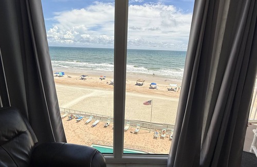 Daytona Beach Shores Eigentumswohnung | Welcome to your beachfront escape in beautiful Daytona Beach Shores!