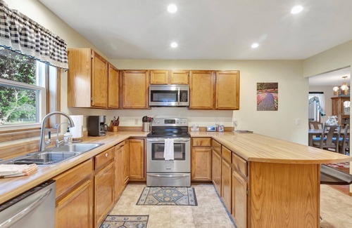 Farviews - Pattee Canyon Haus | Welcome to your Missoula getaway! A spacious stay near Downtown & the University