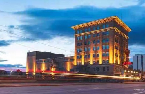 Heart of Missoula Wohnung | Welcome to your stylish retreat in the heart of downtown Missoula! Located inside the iconic Wilma Building, this beautifully appointed studio loft offers a rare blend of historic character, modern comfort, and breathtaking views of the Clark Fork.