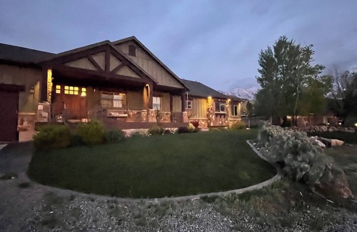 Utah County Haus | Welcome to your ultimate mountain escape at the base of a beautiful canyon.