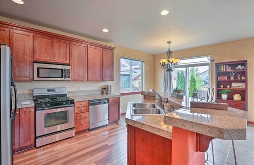 Mountain View District Haus | Welcoming Bend Home < 4 Mi to Pilot Butte!