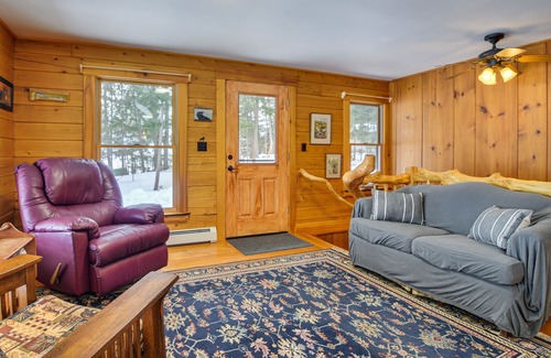 Weld Kabine | Weld Waterfront Log Cabin w/ Kayaks & Canoes!