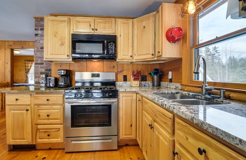 Weld Kabine | Weld Waterfront Log Cabin w/ Kayaks & Canoes!