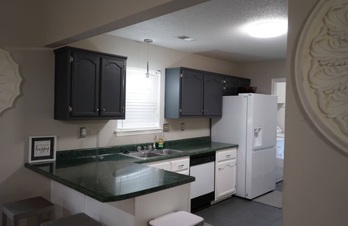 Southaven Haus | Well-Appointed 3BR Home w/ Standalone Guest House