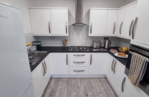 Abercwmboi Haus | Well designed house - Bronallt Luxury sleeps 6