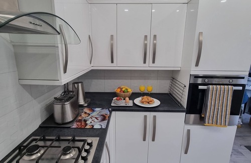 Abercwmboi Haus | Well designed house - Bronallt Luxury sleeps 6