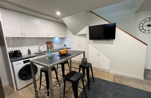 Devonport Wohnung | Well located Apt with Loft Bedroom & Aircon