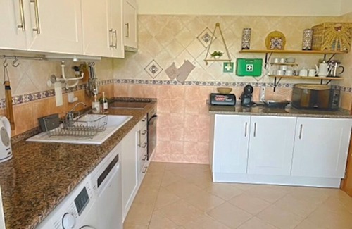 Carvoeiro Wohnung | Well Presented One Bedroom Apartment with Beautiful roof terrace views