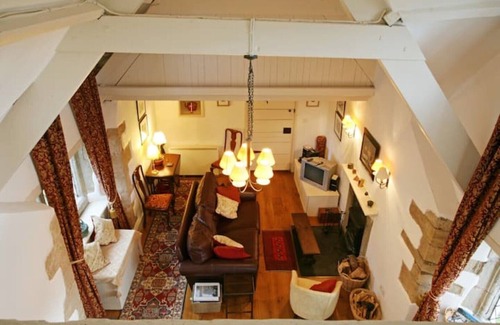 Mathern Sonstige | Welsh Gatehouse: Historical Castle with EV Charger