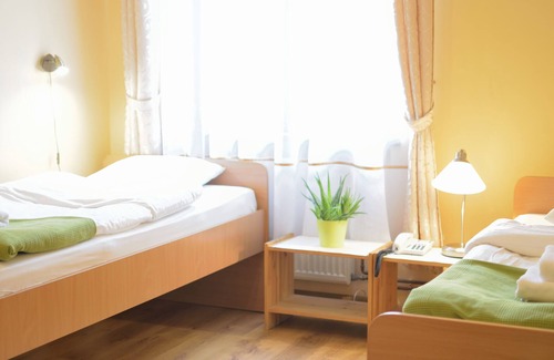 Srodmiescie Hotel | WenderEDU Business Center
