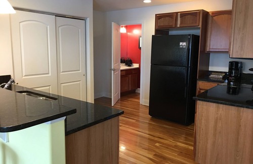 Traverse City Eigentumswohnung | Ein unterhaltsamer Kurzurlaub in West Bay für Sie und Ihre Freunde!