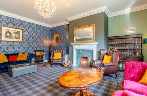 East Layton Haus | West Layton Manor