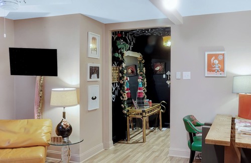 Winston - Salem Haus | West Salem Art Hotel: Artful Lodging and Lodging for Art.