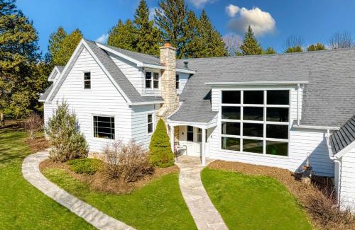 Ephraim Haus | Westeros by Simple Life Rentals