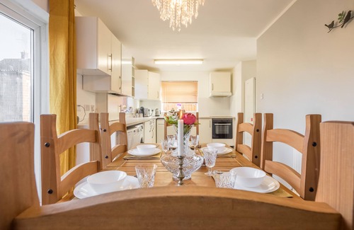 Luton Haus | Wetherne House w/Parking & Self Checkin near L&D Hospital, Cul De Sac