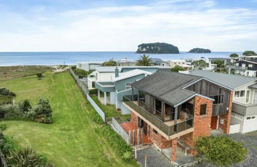 Whangamata Haus | Whanga Bar Surf Views - Whangamata Holiday Home