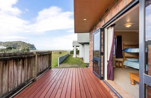 Whangamata Haus | Whanga Bar Surf Views - Whangamata Holiday Home
