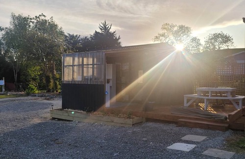 Porangahau Kabine | Whare Koa awaits to provide that relaxing ambience for you with all day sun!!