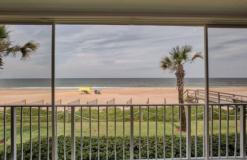 Sawgrass Eigentumswohnung | What a view! Beautiful 1st Floor Oceanfront Condo on Ponte Vedra Beach.