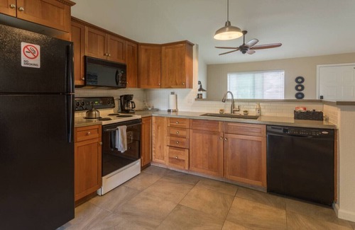 Paradise Valley Village Haus | Wheelchair-Accessible | Pet Friendly/Huge Yard. North