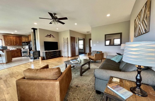 Greybull Haus | Wheels Up Cottage at Ever Sky Ranch, THE VIEWS!