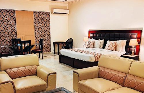 Sector 51 Wohnung | When In Gurgaon - ARTEMIS HOSPITAL 1 Min Walk, FORTIS & MEDANTA 4 Mins Drive