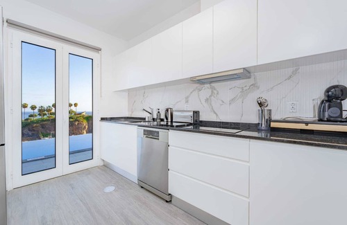 Camara de Lobos Haus | Where Serenity Meets Blue Horizons.