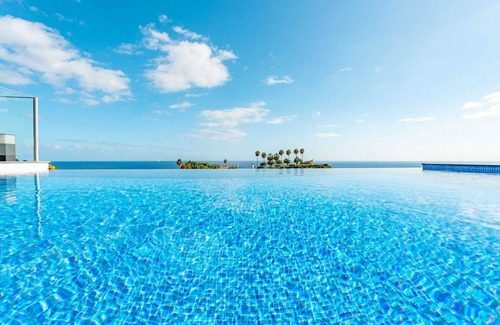 Camara de Lobos Haus | Where Serenity Meets Blue Horizons.