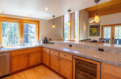 Juniper Ridge Haus | Whiskey Slide 4 Bedroom with Expansive View of Kirkwood