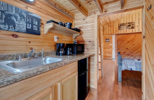 Pine Ridge Kabine | Whispering Pine Cabin Unit 2 in the RRG