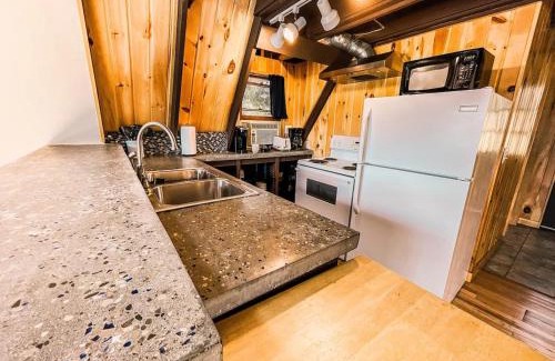 Rockbridge Haus | Whispering Waters, Hocking Hills, Hot Tub, Pond
