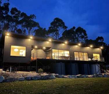 White Beach Haus | White Beach Retreat - Luxury With Water Views