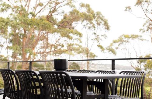 White Beach Haus | White Beach Retreat - Luxury With Water Views