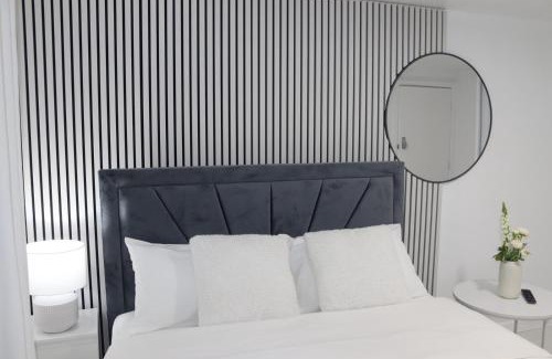 Oldham Haus | White Cozy Roomzzz