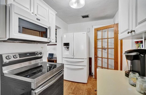 North Central Hollywood Bed & Breakfast | White House Hotel Hollywood