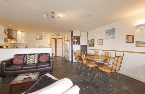 Mawgan Porth Haus | White Lodge Apartments