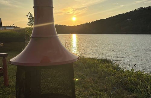 Flatwoods Wohnmobilvermietung | White Oak Landing RV, Charming river side gated RV park Near historic Clifton TN