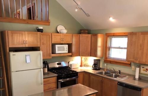 La Pointe Haus | White Pine - Cozy Carriage House in Town on Madeline Island - Easy Walking to