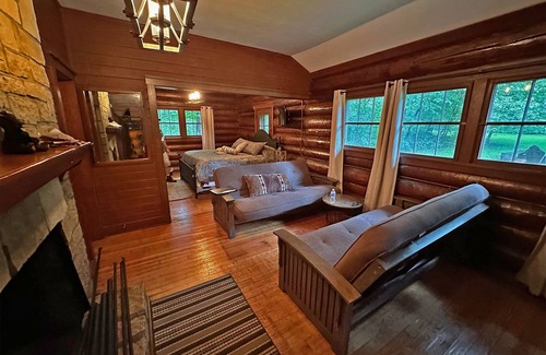 Mount Morris Hotel | White Pines Lodge