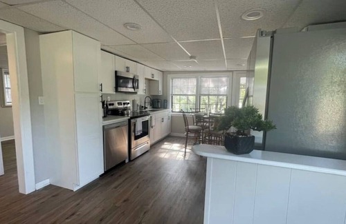 Keystone Heights Hütte | White Sands Lake 2-bedroom Cottage, Sleeps 6, Kayaks/Fishing