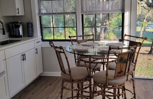 Keystone Heights Hütte | White Sands Lake 2-bedroom Cottage, Sleeps 6, Kayaks/Fishing