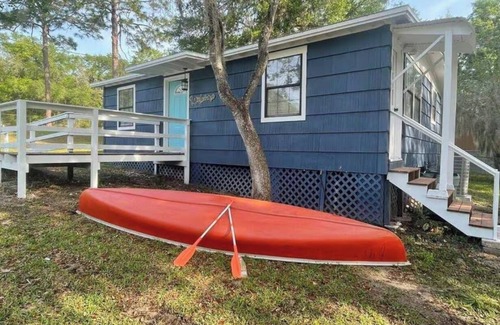 Keystone Heights Hütte | White Sands Lake 2-bedroom Cottage, Sleeps 6, Kayaks/Fishing