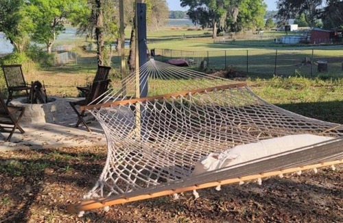 Keystone Heights Hütte | White Sands Lake 2-bedroom Cottage, Sleeps 6, Kayaks/Fishing