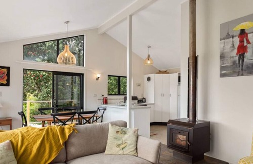 Waiotahi Haus | White Tui - Ohiwa Beach Bach