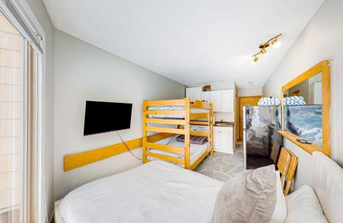 Big White Ski Resort Hotel | Whitefoot Lodge 314