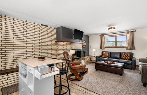 Billings Park Haus | Whitehouse Retreat Suite | Near River & Duluth