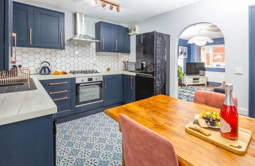 Darcy Lever Haus | WhiteOak - lovely 2 bed home sleeping 6 people.