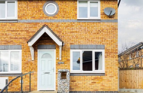 Darcy Lever Haus | WhiteOak - lovely 2 bed home sleeping 6 people.