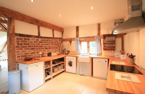 Dymock Hütte | Weiße Bauernhofscheune, LEDBURY